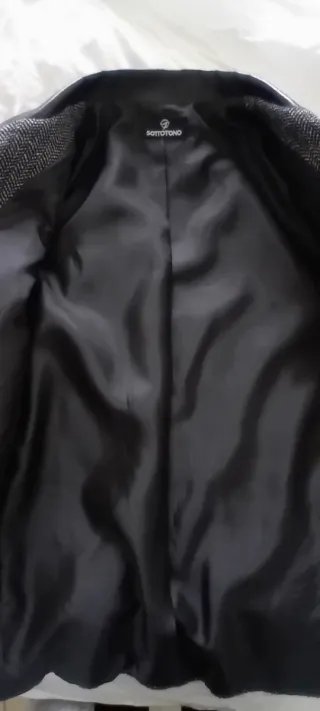 Tailleur Sottotono spiegato nero e bianco