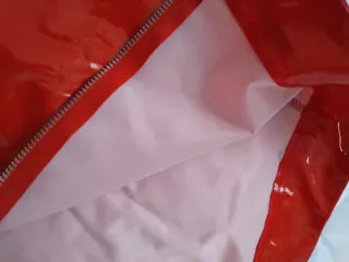 Falda roja polipiel con cremallera