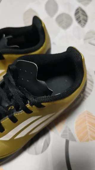 Botas Adidas Messi niño T.34 doradas