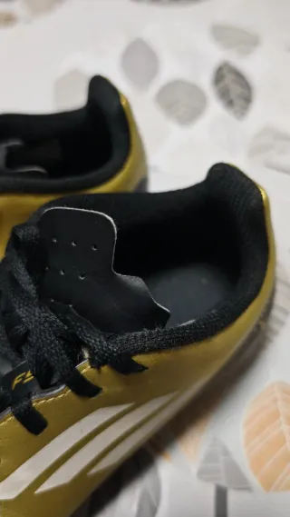 Botas Adidas Messi niño T.34 doradas