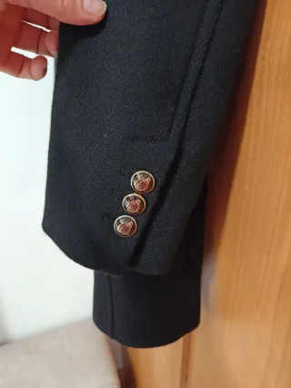 Abrigo Zara botones dorados talla L