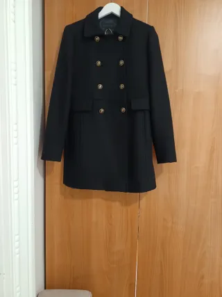 Abrigo Zara botones dorados talla L