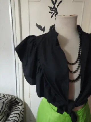 Conjunto Blusa Negra y Pantalón Verde