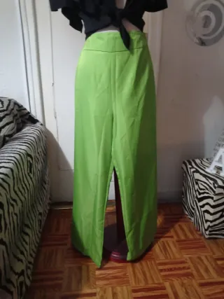 Conjunto Blusa Negra y Pantalón Verde
