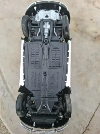 Coche de metal negro wolswagen