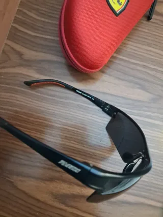 Gafas de Sol Ferrari FR0069 con Funda Original