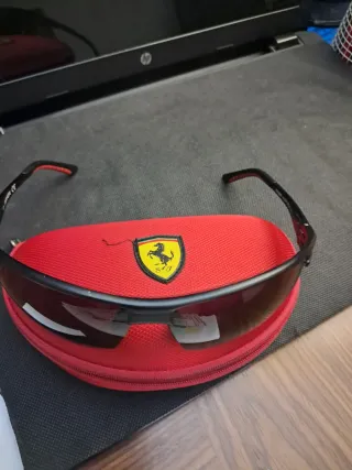 Gafas de Sol Ferrari FR0069 con Funda Original