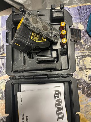 Láser de líneas cruzadas DeWALT DW088CG (Verde)
