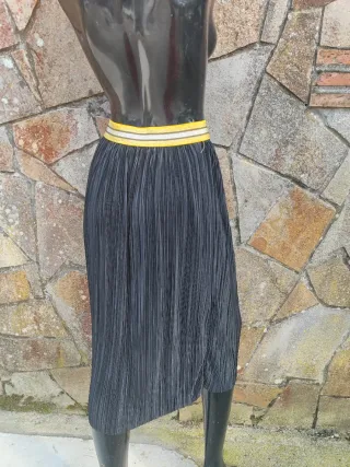 Falda larga plisada negra cintura elástica