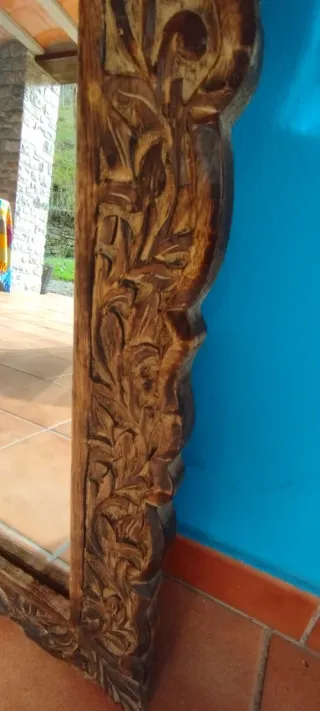 Espejo de madera tallada importado de India