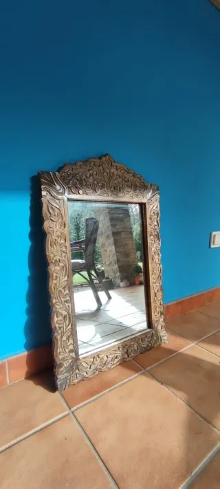 Espejo de madera tallada importado de India