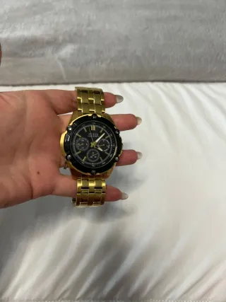 Reloj Guess Dorado y Negro