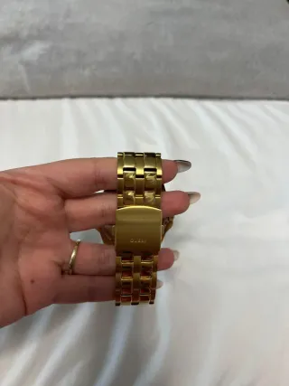 Reloj Guess Dorado y Negro