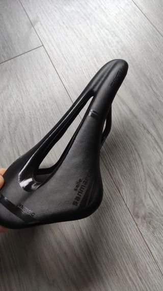 Sillín de carbono para bicicleta