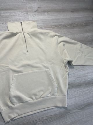 Sudadera Zara cuello cremallera beige