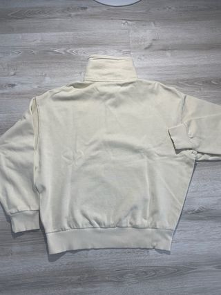 Sudadera Zara cuello cremallera beige