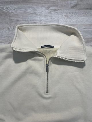 Sudadera Zara cuello cremallera beige