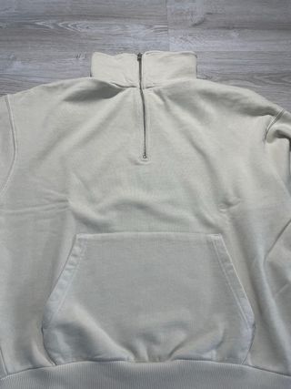 Sudadera Zara cuello cremallera beige