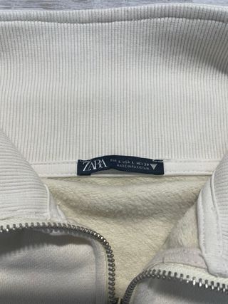 Sudadera Zara cuello cremallera beige