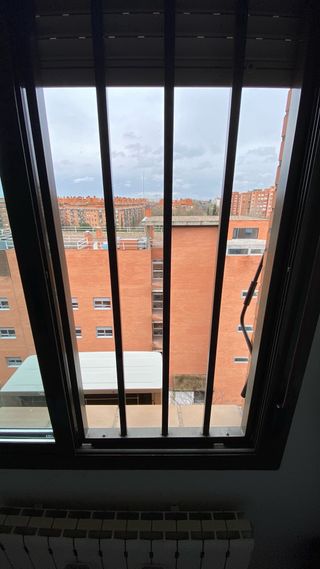 5 Ventanas Dobles con Reja y Persiana y 2 simples