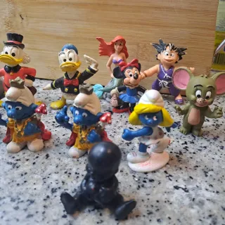 Lote di figurine Disney, Warner, Puffi, Dragon Ball