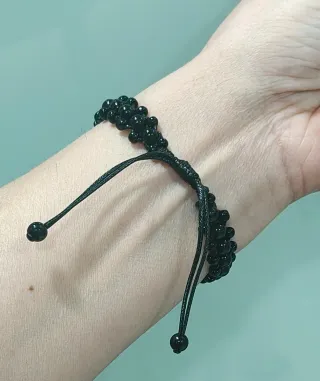 Reloj de pulsera Cuero y Cuentas Negras.