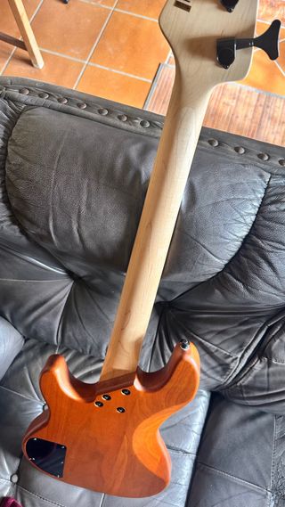 Bajo Eléctrico Luna Tattoo 30”(ESCALA CORTA)