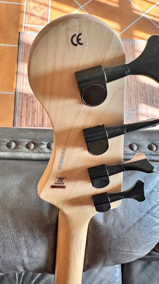 Bajo Eléctrico Luna Tattoo 30”(ESCALA CORTA)