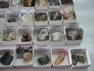 Collezione di 54 minerali