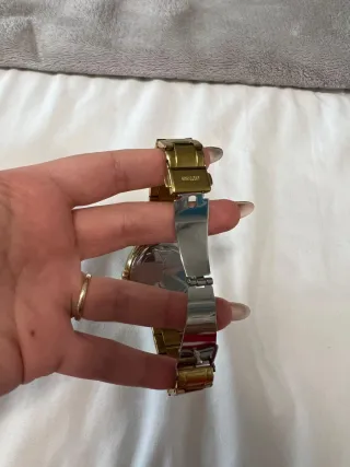 Reloj Guess Dorado con Cristales