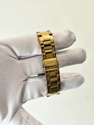 Reloj Guess Dorado con Cristales