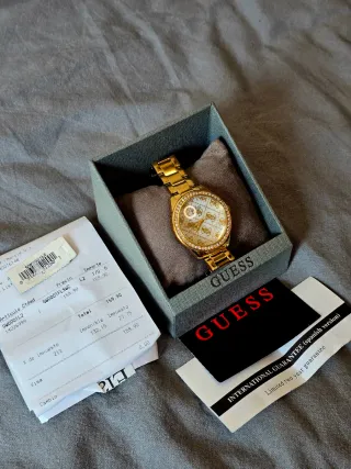 Reloj Guess Dorado con Cristales