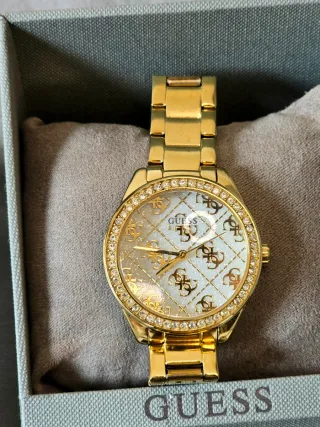 Reloj Guess Dorado con Cristales