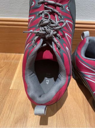 Zapatillas de Trail Running Rojas y Grises