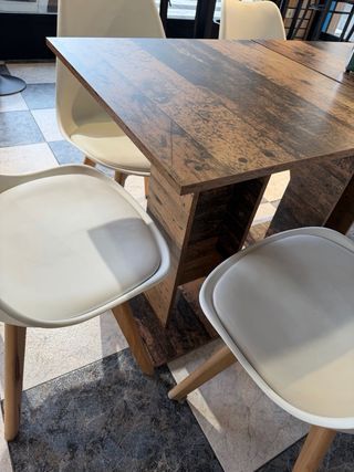 Mesa de comedor moderna