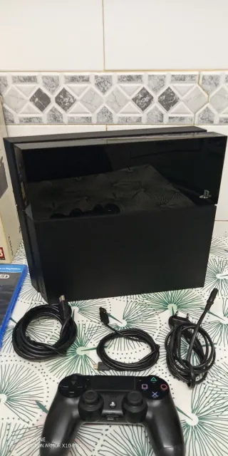 PS4 500GB Negra + Caja + Todo lo original