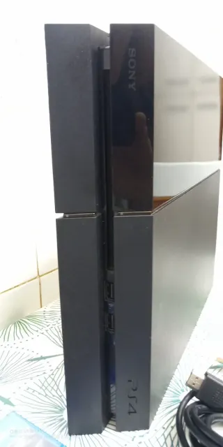PS4 500GB Negra + Caja + Todo lo original