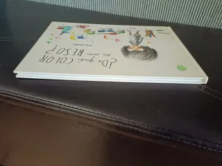 Cuento ¿De qué color es un beso? (Spanish Edition)