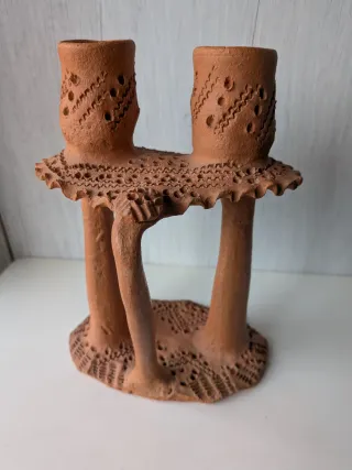 Candelabro de barro artesanal