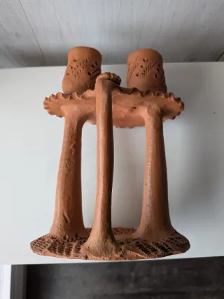 Candelabro de barro artesanal
