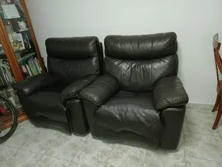 Sofá de piel marrón