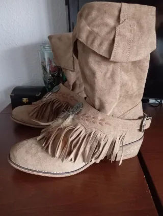 Botas Kimnara Beige con Flecos