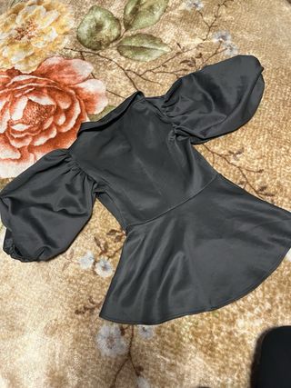 Conjunto negro de pantalón y top