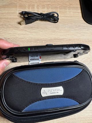 Consola Sony PS Vita Negra + Accesorios