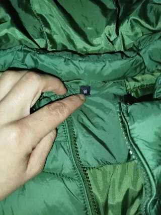 Cazadora acolchada con capucha