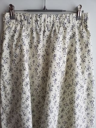Falda midi Uniqlo floral 100% algodón