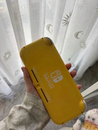 Nintendo Switch Lite Gialla + Accessori