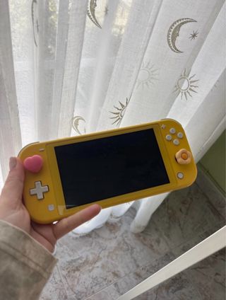 Nintendo Switch Lite Gialla + Accessori