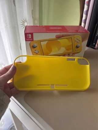 Nintendo Switch Lite Gialla + Accessori