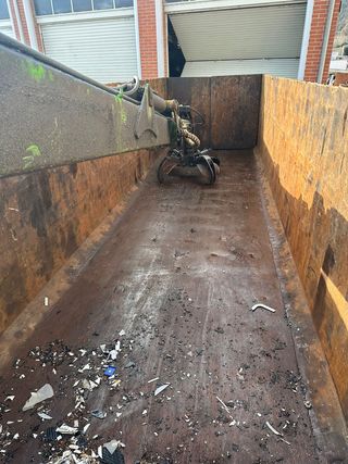 Semirremolque con grúa chatarrera